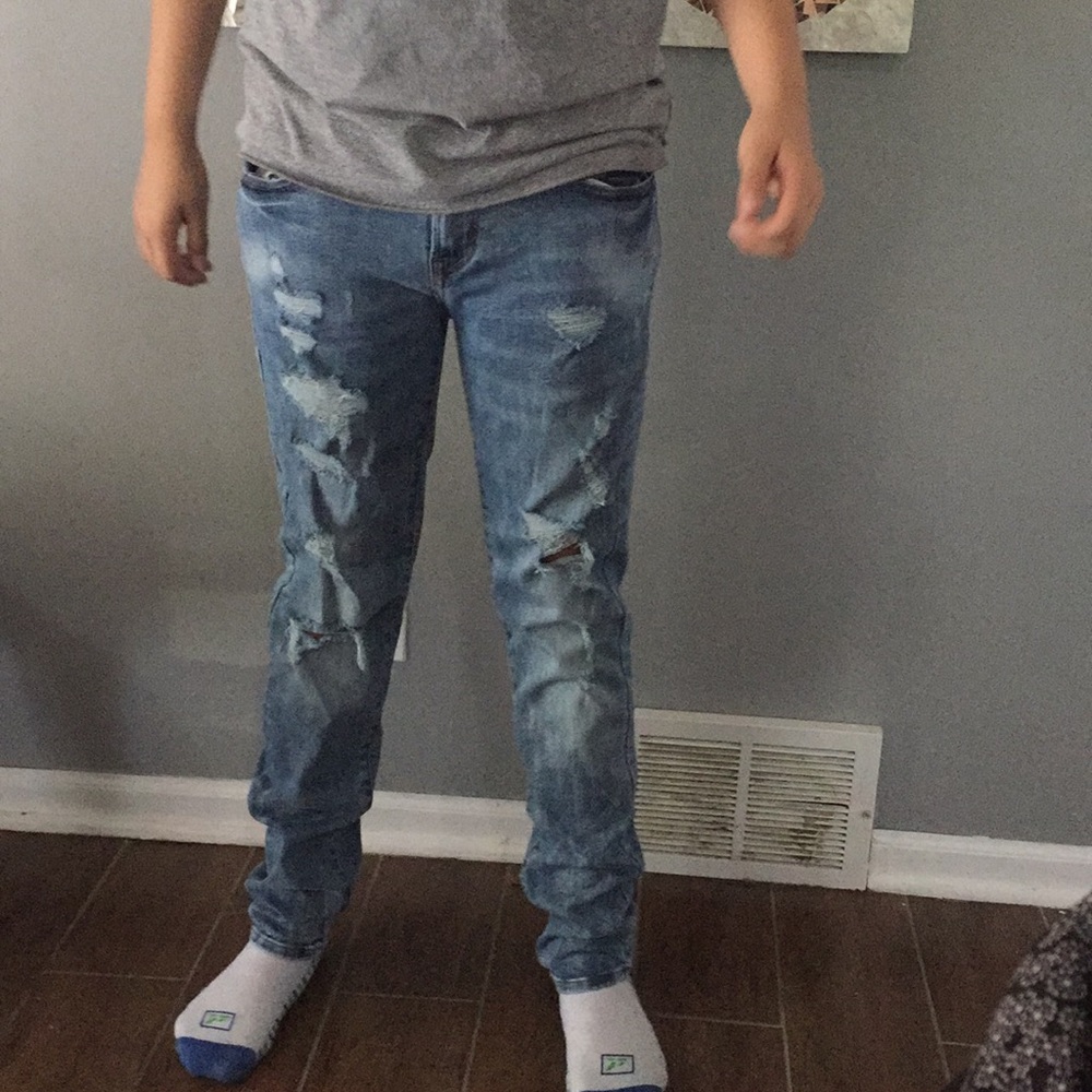 American Eagle  destroyed jeans